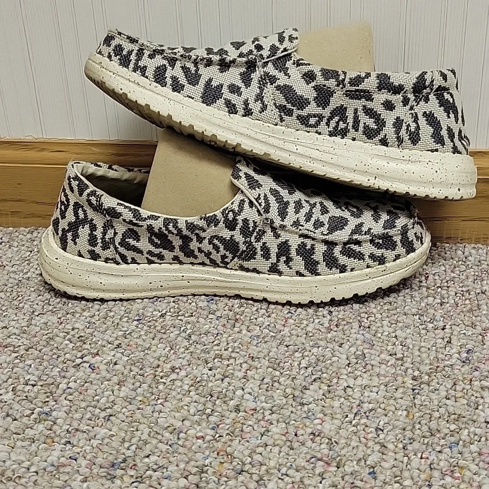 Hey Dude Woven Cheetah Grey Print fabric Slip-On Women's Shoes 6 coastal summer - Picture 4 of 8